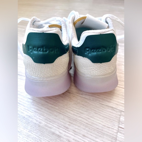 NWOT Reebok Club C Legacy sneakers, size 6 - Picture 7 of 7